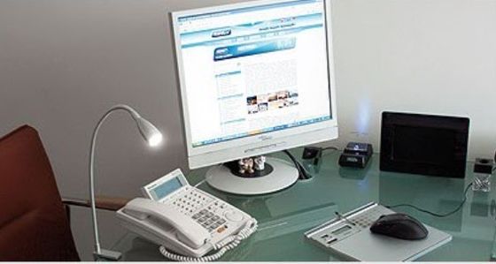 Modern Clip On Table Lamp with 30000 Hours Working Time and Flexible Gooseneck Design