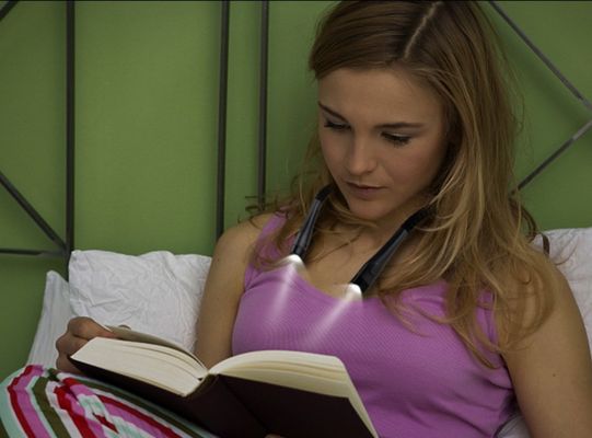 USB Flexible Neck Night Reading Lamp with Running Reindeer Lights Made of ABS and LED